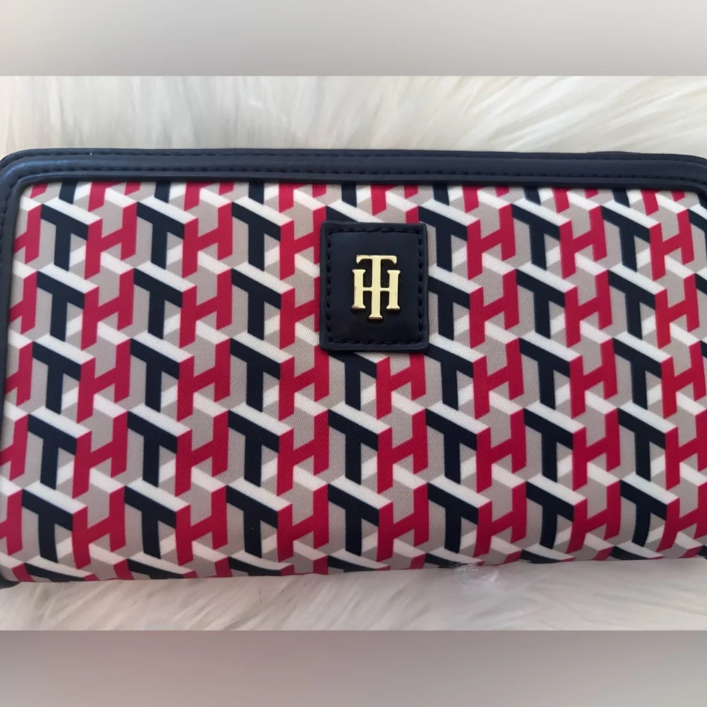 Tommy Hilfiger Julia Cube Print Nylon Red and Navy Patterned Wallet EUC